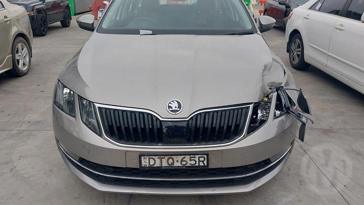 Wrecking/Dismantling Skoda Octavia NE 2018 gold Wagon 1.4L petrol turbo FWD DCT Auto - ACW264